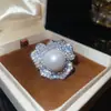 Anel Aberto de Pérola com Flor de Zircônia, Fashion, Simples, Luxo Leve, Sensação de Alto Padrão, Anel para Dedo Indicador, Versátil para Uso Diário e Deslocamento