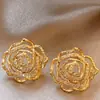 Aretes Dorados Huecos de Flor para Mujer 2026 Nuevo Diseño Popular Aretes de Nicho con un Sentido de Sofisticación y Lujo Ligero