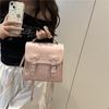 Bolsa Cuadrada Pequeña Nueva de Verano 2025 Elegante y Moderna Textura Casual Diseño de Nicho Mochila para Mujer