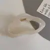 Moda sentido de alta gama horquilla blanco cremoso verano salir todo-fósforo clip para el cabello en espiral para la parte posterior de la cabeza temperamento clip de tiburón horquilla