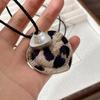 Fiebre Hecho a Mano Amor Colgante Collar Mujer Otoño e Invierno Tejido Cuerda Negra Accesorios Decorativos Cadena Larga de Lana