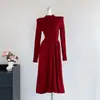 Vestido suéter de punto de calidad para comercio exterior de mujer, otoño e invierno, cuello semi-alto, entallado en la cintura, plisado, bajo amplio, vestido línea A para mujer