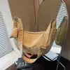Bolsa de Ombro Feminina Casual Leve para o Trabalho, Nova Chegada Outono e Inverno Coreana Ins, Bordada com Letras, Modelo Dumpling