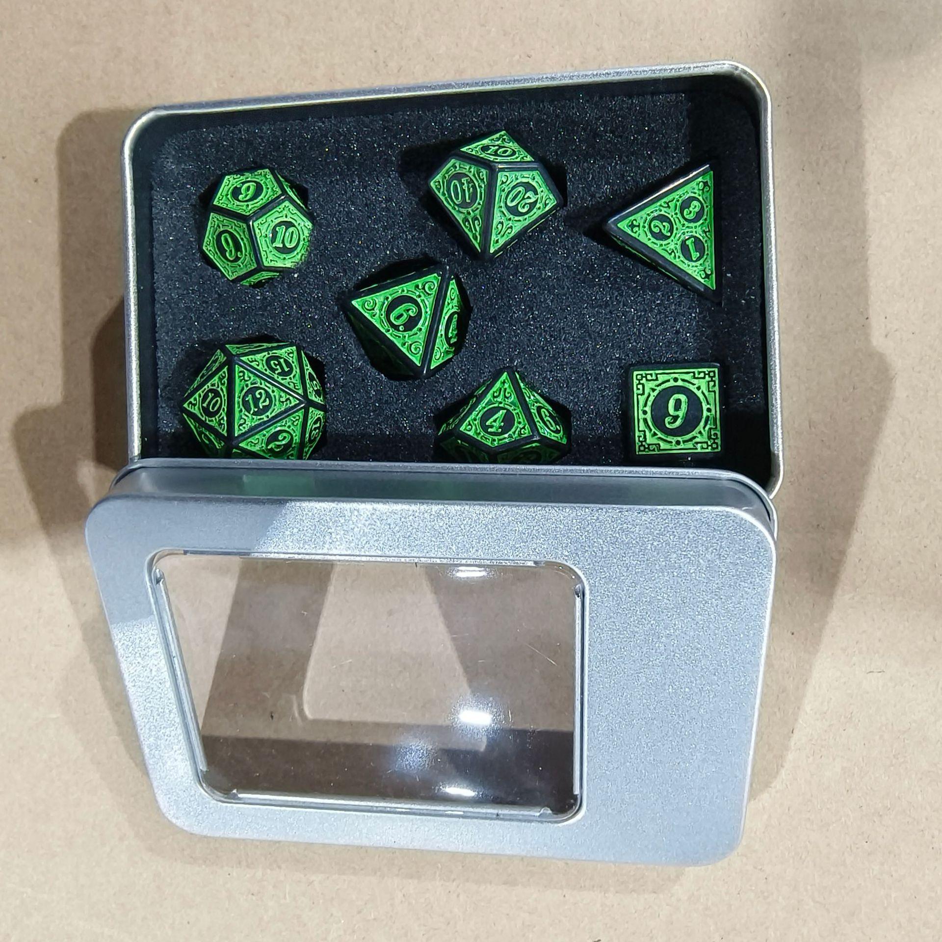 铁盒装图案黑色绿油