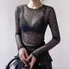 Camiseta interior de encaje brillante con estampado de letras estilo coreano, corte ajustado, ligeramente transparente, manga larga, blusa transparente elegante para usar en capas