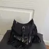 Bolsa de axila feminina estilo western retrô 2026 em camurça com franjas, alça de ombro larga ajustável, bolsa sela de grande capacidade, bolsa de ombro