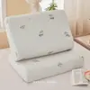Un par de fundas de almohada de algodón cepillado y látex de 40x60 cm, y una sola funda de almohada de 30x50 cm, para almohadas de adulto