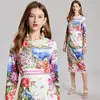 Tiro Real de Vestido Delgado Ajustado al Cuerpo de Cintura Alta con Cuello Redondo y Mangas Largas con Rayas de Posicionamiento Estilo Europeo y Americano