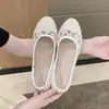 Grinalda Branca Verão Oco Respirável Solado de Borracha Sapatos de Tecido Velho Pequim Mulheres Respirável Renda Malha Superfície Sapatos Fundo Plano Boca Rasa Único
