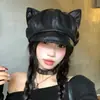 Estilo Garota Popular Beret Preto de Couro PU com Orelhas de Gato para Mulheres Novo Modelo 2026 Chapéu Octogonal Versátil Chapéu Nuvem Emagrecedor
