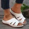 Sandalias cómodas y ligeras tipo slip-on europeas y americanas, nuevo modelo de verano 2026, moda de alta gama, sandalias de cuña de suela gruesa simples para mujer