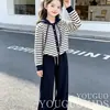 Conjunto de Dos Piezas Moda Coreana Occidental Rayado con Capucha Manga Larga y Pantalones Rectos Casuales, Nuevo para Primavera/Otoño 2026