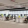 Escritorio y Silla de Oficina para Personal Combinación Simple Moderna Blanco Posición de 2/4/6 Personas Pantalla Estación de Trabajo Escritorio para Computadora Posición de Tarjeta de Personal