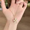 Aretes de Flor de Perla Lujo Ligero Diseño de Nicho Sensación de Alta Gama Aretes para el Día a Día Nuevo Estilo Popular 2026 Aretes para Mujer Verano