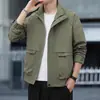 Jaqueta de primavera e outono para homens, jovens e de meia-idade, jaqueta workwear com gola alta, jaqueta masculina moderna, ligeiramente solta, à prova d'água e à prova de vento para jovens