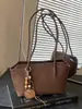 Bolso de mano retro de gran capacidad transfronterizo para mujer 226 nuevo bolso de mano casual de moda bolso de hombro para el trabajo bajo el brazo