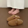 Pantuflas de algodón mullidas de suela gruesa para invierno para mujer, cálidas y forradas de felpa, adecuadas para usar en exteriores, diseño de punta cerrada, nuevo estilo 2026, estilo de media pantufla, negro