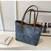 Bolsa Tote Casual Grande Capacidade da Moda para Mulheres, Nova Bolsa Grande Estilosa com Toque de Luxo, Bolsa de Trabalho de Nicho, Bolsa de Ombro Tendência