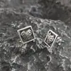 Brincos quadrados com padrão de grama tang em relevo tridimensional, amor, design de nicho de luxo leve para mulheres, alta moda, brincos de personalidade versáteis