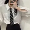 Corbata de Rayas Blancas sin Negro Camisa JK para Mujer Estilo Japonés Estilo Universitario Versátil Moda Casual Cuadros Pajarita Hombres