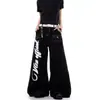 Jeans anchos de pierna ancha con estampado de letras negras retro americano, estilo callejero con costuras visibles, bolsillos grandes, corte holgado, pantalones hasta el suelo