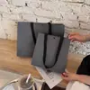 Bolsas de Mano No Tejidas para Tienda de Ropa Correas Engrosadas Ropa de Mujer Regalo Bolsas de Empaque para Compras Bolsas de Regalo Venta al por Mayor