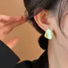 Pendientes geométricos de metal con tachuelas retro europeos y americanos para mujer, diseño de nicho, lujo de alta gama, pendientes versátiles, elegantes accesorios para orejas