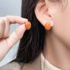 Pendientes elegantes estilo Chanel estilo Hong Kong con gotas de color naranja, diseño de nicho de aguja de plata s925, pendientes de moda, venta al por mayor