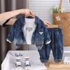 Roupa para Bebê Menino 2025 Outono Nova Estilosa Roupa para Recém-Nascido Jeans Manga Longa Conjunto de Três Peças Atacado