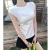 Foto Real # Camiseta Regata Feminina de Verão 2025 Nova, Slim Fit, Versátil, Sem Mangas, com Mangas Curtas e Ombros Normais.