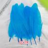 Venta al por mayor de fábrica de plumas de ganso de colores flotantes, accesorios de joyería artesanales, material para diseño de ropa, accesorios de plumas, decoración de escenas