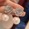 Brincos de Camélia Cravejados com Zircônia de Cao Shiwei, Brincos com Design de Flor de Pérola Falsa, Acessórios de Moda Festa de Luxo Leve