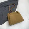 Bolsa de Axila Retro de Nicho Outono e Inverno Feminina 2025 Nova Bolsa Tote de Veludo de Pele de Veado Grande Capacidade Bolsa de Ombro