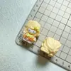 Clip para el pelo de chica de anime de alta calidad, pegatina de dibujos animados, colgante personalizado hecho a mano, accesorios de resina, estilo de lujo ligero, accesorios de resina