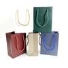 Bolsa de regalo de papel estucado con película gofrada, bolsa pequeña para joyería, bolsa tote para joyería, bolsa impresa con cuerda de tres hilos con LOGO