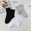 Algodão Antibacteriano com Amarração na Cintura Esportivos de Comprimento Médio Cor Sólida Preto e Branco Absorventes de Suor, Resistentes a Odores, Modeladores Meias Modernas para Homens e Mulheres Fabricante Atacadista