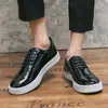Zapatos Brogue Brillantes de Charol con Cuero Tallado para Hombre, Zapatos Casuales de Moda Estilo Coreano con Aumento de Altura de 6cm8, Tenis Juveniles con Cordones de Tendencia