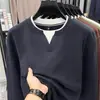 Nueva camiseta informal de moda para hombre de otoño e invierno, cuello redondo, sudadera de manga larga engrosada, cálida y suave, adecuada como capa interior, chaqueta moderna