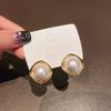 Aretes de Alta Gama para Mujer, Aretes Nicho, Joyería de Temperamento de Flor de Perla Retro, Aretes para Puesto Mayorista