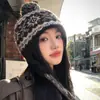 Gorro de Punto Fair Isle con Pompón y Orejeras para Mujer, Estilo Vintage, Cálido para Otoño e Invierno, Hace que la Cara Parezca Más Pequeña, Adecuado para Circunferencia de Cabeza Grande