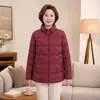 Abrigo de algodón engrosado para mujer, corto y ligero, adecuado para mediana edad y personas mayores, chaqueta de otoño e invierno, abrigo de algodón ajustado, nuevo estilo para madres, chaqueta de algodón pequeña, nuevo modelo