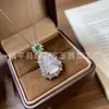Nuevo collar estilo chino de huevo de paloma calcedonia de hielo natural, incrustado con flores de diamante, colgante de calabaza de jade de alta gama en estilo chino tradicional