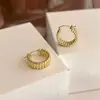 Novos Brincos de Prata com Agulha Estilo Ins Europeu e Americano Brincos Simples Listrados Plissados Curvos em Formato de O