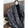 Lenço Quadrado Pesado de Sarja com Estampa Exclusiva de Camélias para a Primavera, Lenço de Pescoço com Proteção Solar e Sombra, Xale Multifuncional de Duplo Uso