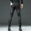 Jeans Bordado Distintivo Estilo Europeu Masculino Marca Moderna Stretch Slim-fit Estilo Coreano Moderno Versátil Calças Longas Pretas