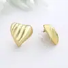 Pendientes versátiles de temperamento de alta gama estilo Hepburn de Instagram pendientes en forma de corazón pendientes de botón de corazón tridimensionales exquisitos a la moda simples
