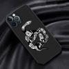 Capa de telefone com padrão de cobra preta e branca para iPhone15 aplicável