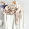 Nova Coleção de Outono JM: Lenço Quadrado Macio, Respirável e Versátil para Mulheres, Acessório da Moda com Estampas de Bolinhas e Florais