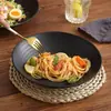 Plato Occidental Minimalista de Plástico Negro con Nervaduras y Acabado de Alta Gama, Adecuado para Uso Doméstico, Plato Sombrero de Paja, Plato para Verduras, Plato Hondo para Sopa, Plato de Cena, Plato Profundo