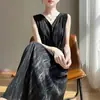 Estilo Nuevo Primavera y Verano 2025 Estilo Perezoso Vestido de Satén Sedoso con Cuello en V Cintura Alta Plateado Elegante Versátil Vestido Largo para Mujer